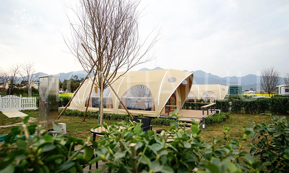 What size is a glamping tent (2)